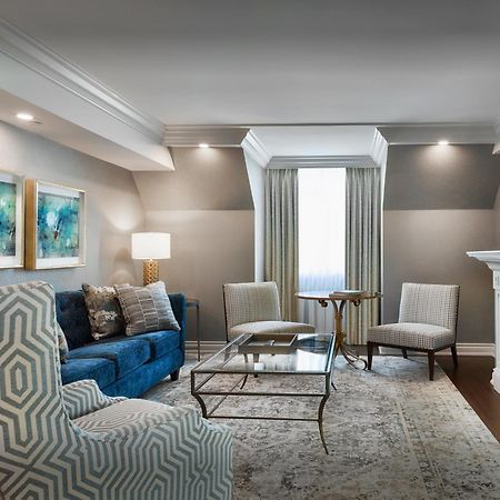 Chateau Vaudreuil Exterior foto A living room at the hotel