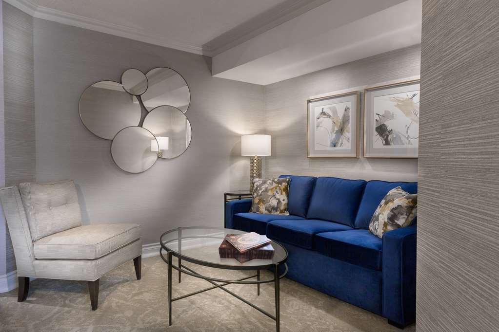 Chateau Vaudreuil Cameră foto A living room at The Carlyle