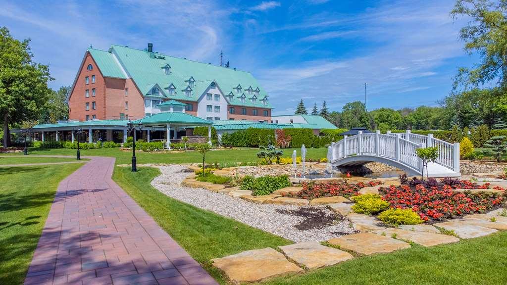 Chateau Vaudreuil Exterior foto The hotel's main building