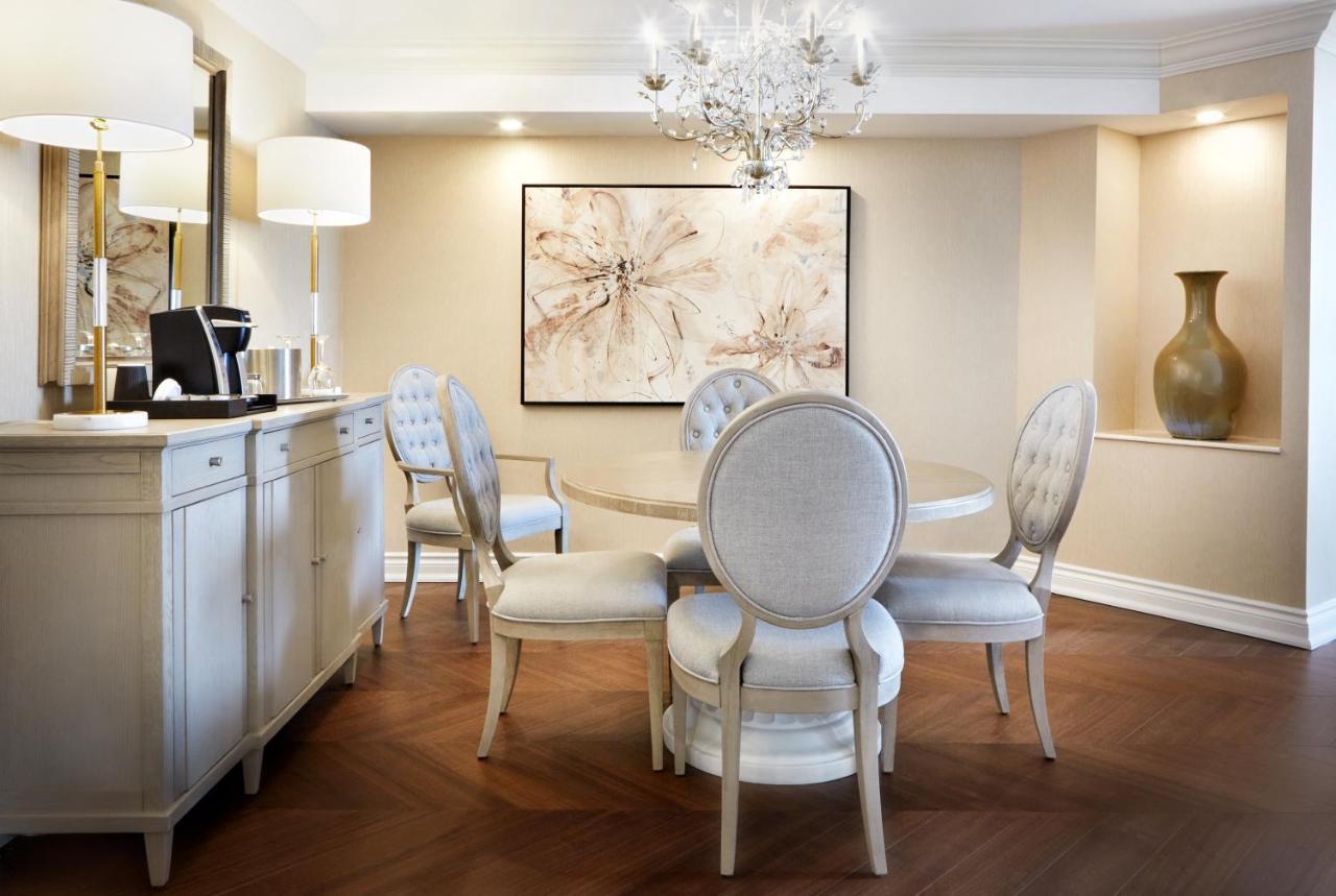 Chateau Vaudreuil Exterior foto A dining room at The Ritz-Carlton, Boston